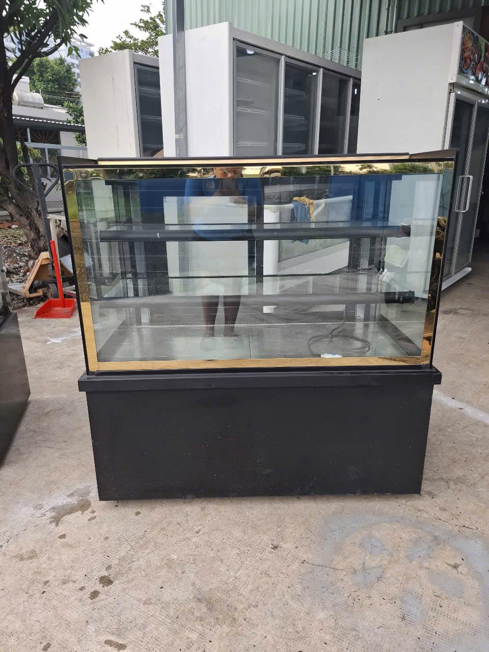 Tủ bánh kem kính vuông 1,2m 3 tầng