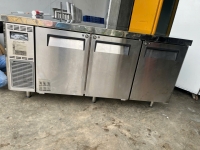 Bàn mát 1m8 3 cánh Kur18-3 Turbo air,  mới 90%